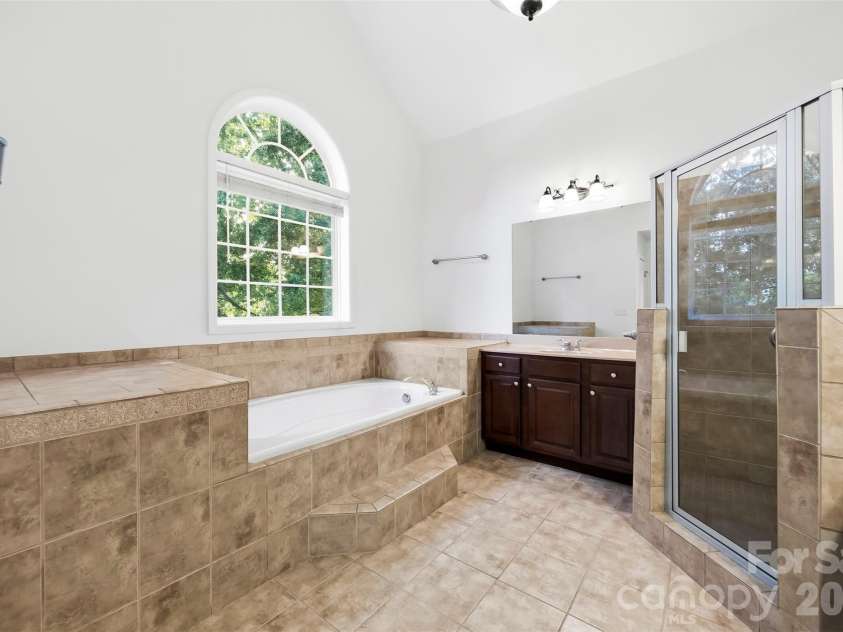 1703 Caddy Court, Matthews, NC 28104.  MLS# CAR4392423, YatesRealty ID 39056. Primary Bathroom
