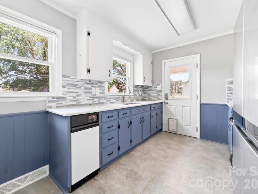 8418 Moores Chapel Road, Charlotte, NC 28214.  MLS# CAR4405013, YatesRealty ID 39057. 