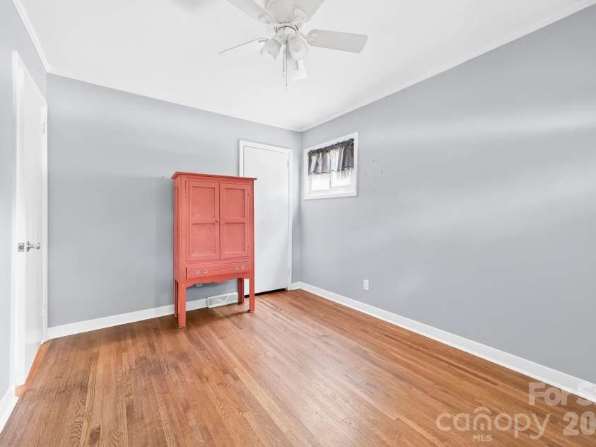 8418 Moores Chapel Road, Charlotte, NC 28214.  MLS# CAR4405013, YatesRealty ID 39057. 
