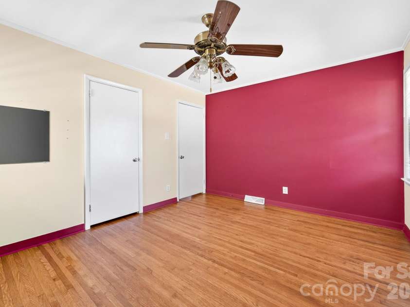 8418 Moores Chapel Road, Charlotte, NC 28214.  MLS# CAR4405013, YatesRealty ID 39057. 