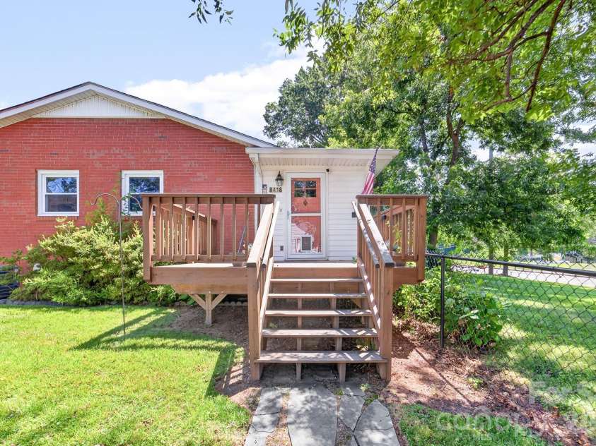 8418 Moores Chapel Road, Charlotte, NC 28214.  MLS# CAR4405013, YatesRealty ID 39057. 