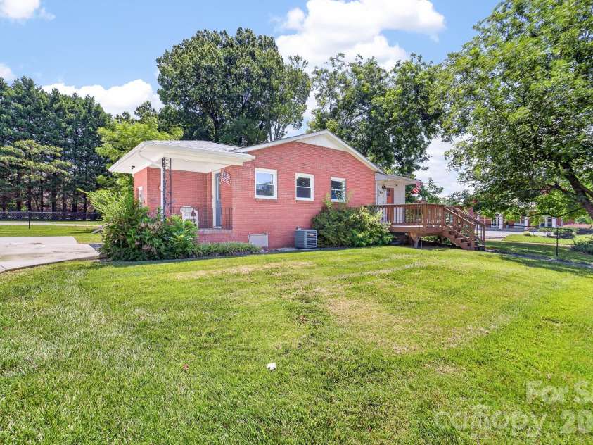 8418 Moores Chapel Road, Charlotte, NC 28214.  MLS# CAR4405013, YatesRealty ID 39057. 