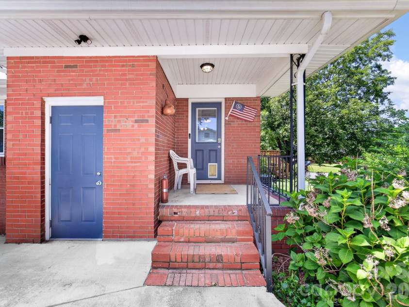 8418 Moores Chapel Road, Charlotte, NC 28214.  MLS# CAR4405013, YatesRealty ID 39057. 