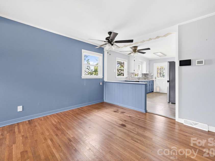 8418 Moores Chapel Road, Charlotte, NC 28214.  MLS# CAR4405013, YatesRealty ID 39057. Dining Area
