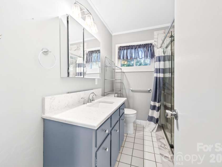 8418 Moores Chapel Road, Charlotte, NC 28214.  MLS# CAR4405013, YatesRealty ID 39057. Hallway Full Bath