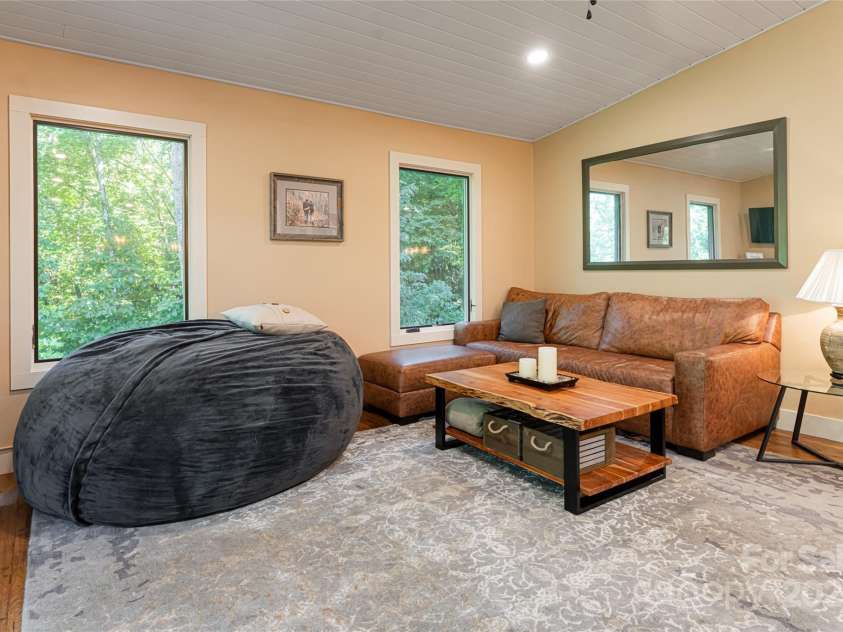 111 Eastmoor Drive, Asheville, NC 28805.  MLS# CAR4182621, YatesRealty ID 3906. 