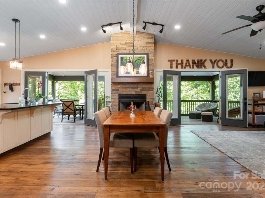 111 Eastmoor Drive, Asheville, NC 28805.  MLS# CAR4182621, YatesRealty ID 3906. 