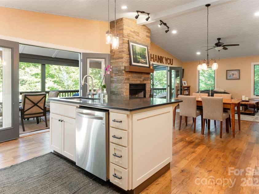 111 Eastmoor Drive, Asheville, NC 28805.  MLS# CAR4182621, YatesRealty ID 3906. 