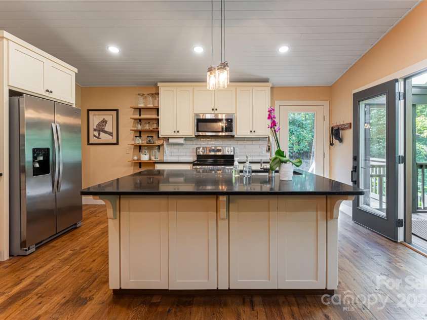 111 Eastmoor Drive, Asheville, NC 28805.  MLS# CAR4182621, YatesRealty ID 3906. 