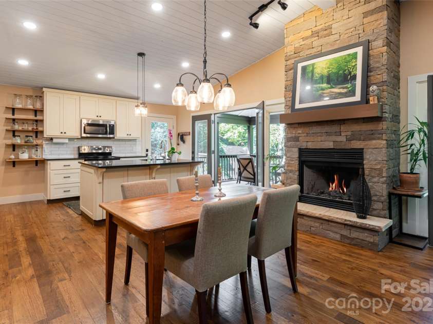 111 Eastmoor Drive, Asheville, NC 28805.  MLS# CAR4182621, YatesRealty ID 3906. 