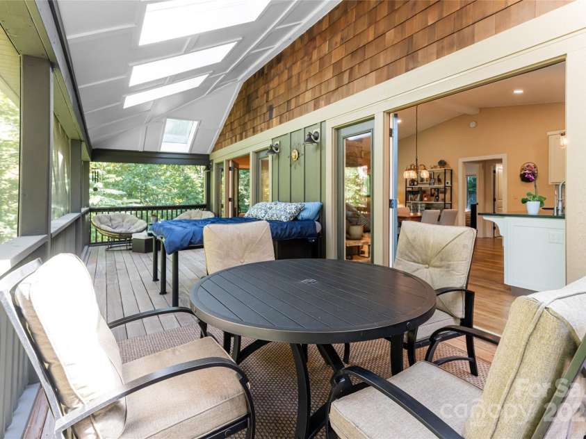 111 Eastmoor Drive, Asheville, NC 28805.  MLS# CAR4182621, YatesRealty ID 3906. 