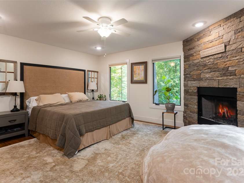 111 Eastmoor Drive, Asheville, NC 28805.  MLS# CAR4182621, YatesRealty ID 3906. 