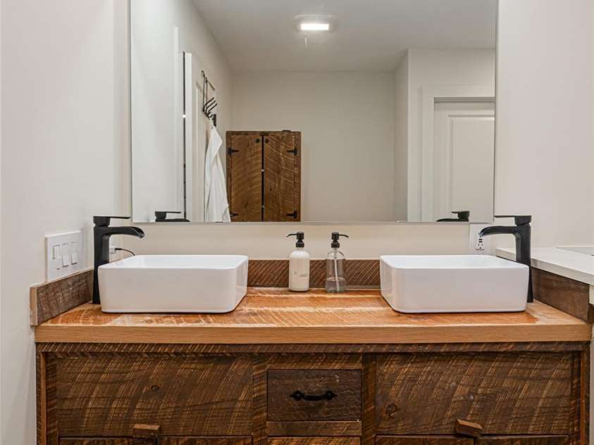 111 Eastmoor Drive, Asheville, NC 28805.  MLS# CAR4182621, YatesRealty ID 3906. 