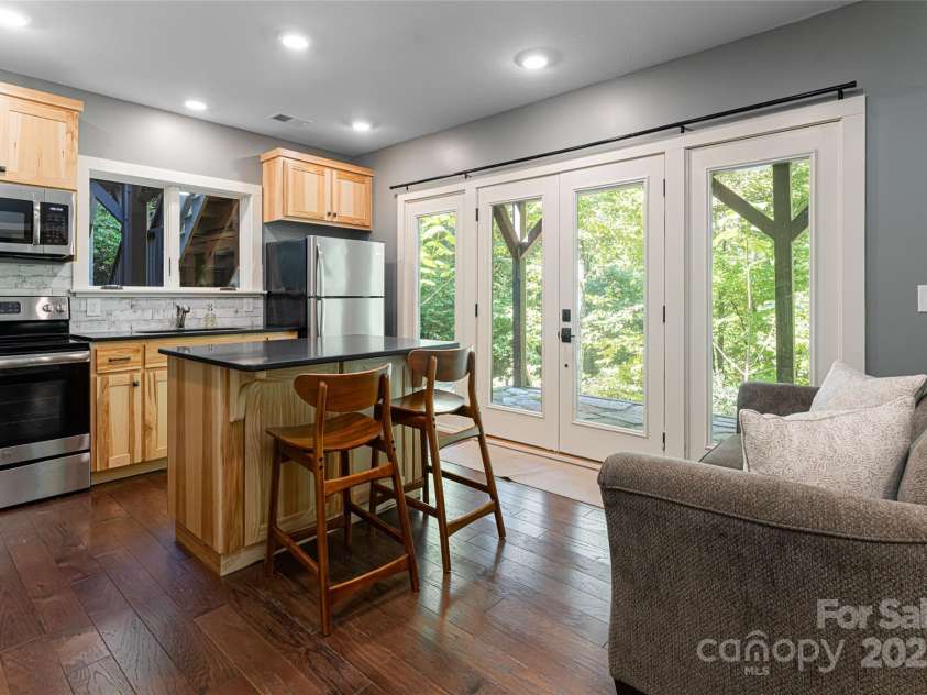 111 Eastmoor Drive, Asheville, NC 28805.  MLS# CAR4182621, YatesRealty ID 3906. 