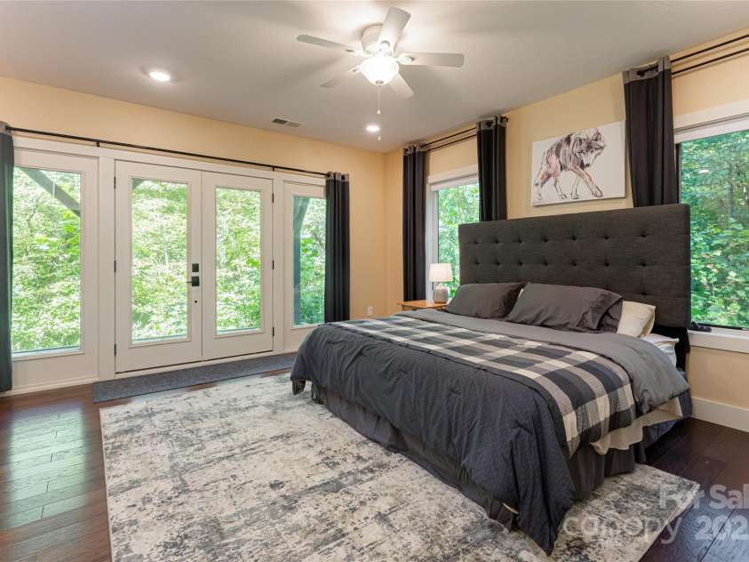 111 Eastmoor Drive, Asheville, NC 28805.  MLS# CAR4182621, YatesRealty ID 3906. 