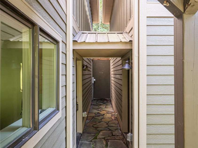 111 Eastmoor Drive, Asheville, NC 28805.  MLS# CAR4182621, YatesRealty ID 3906. 