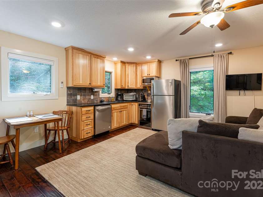 111 Eastmoor Drive, Asheville, NC 28805.  MLS# CAR4182621, YatesRealty ID 3906. 