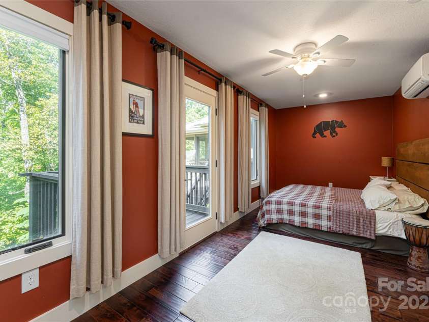 111 Eastmoor Drive, Asheville, NC 28805.  MLS# CAR4182621, YatesRealty ID 3906. 