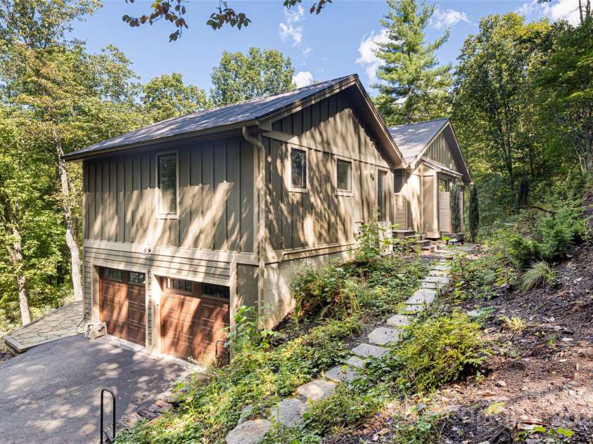 111 Eastmoor Drive, Asheville, NC 28805.  MLS# CAR4182621, YatesRealty ID 3906. 