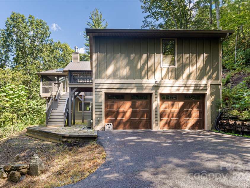 111 Eastmoor Drive, Asheville, NC 28805.  MLS# CAR4182621, YatesRealty ID 3906. 