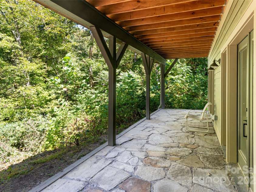 111 Eastmoor Drive, Asheville, NC 28805.  MLS# CAR4182621, YatesRealty ID 3906. 