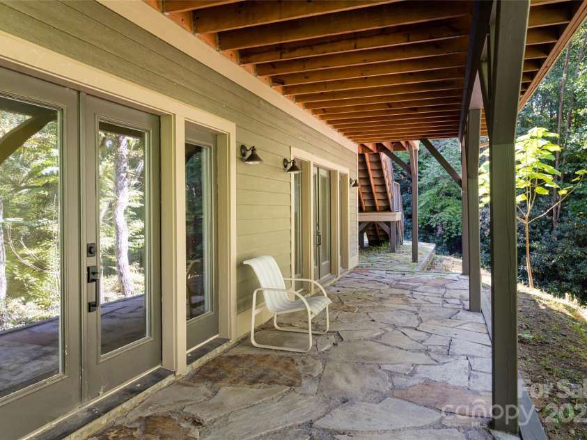 111 Eastmoor Drive, Asheville, NC 28805.  MLS# CAR4182621, YatesRealty ID 3906. 