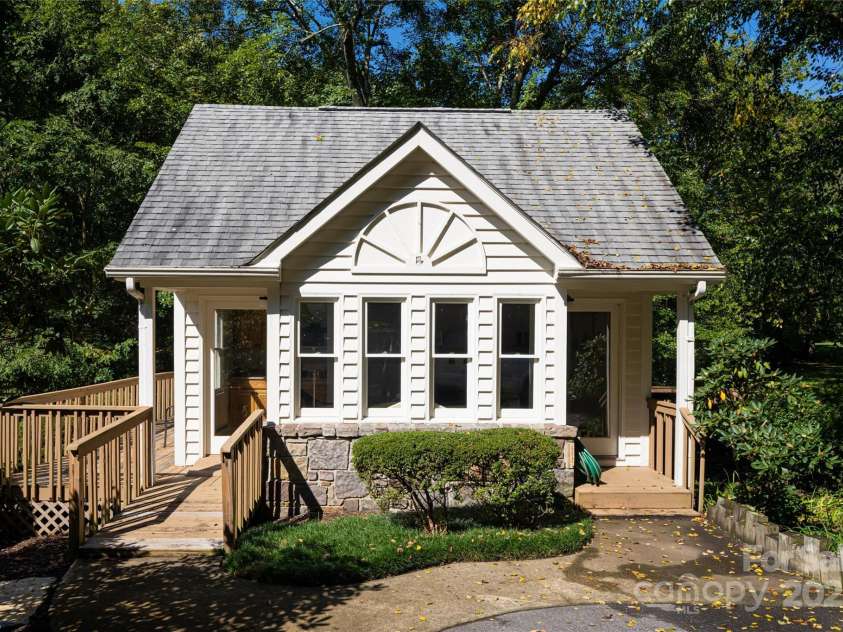 111 Eastmoor Drive, Asheville, NC 28805.  MLS# CAR4182621, YatesRealty ID 3906. Eastmoor's Community Club House