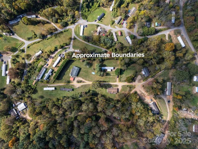 17 Hat Creek Drive, Asheville, NC 28806.  MLS# CAR4317652, YatesRealty ID 3906. 