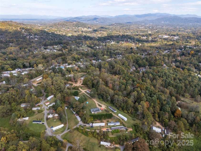 17 Hat Creek Drive, Asheville, NC 28806.  MLS# CAR4317652, YatesRealty ID 3906. 
