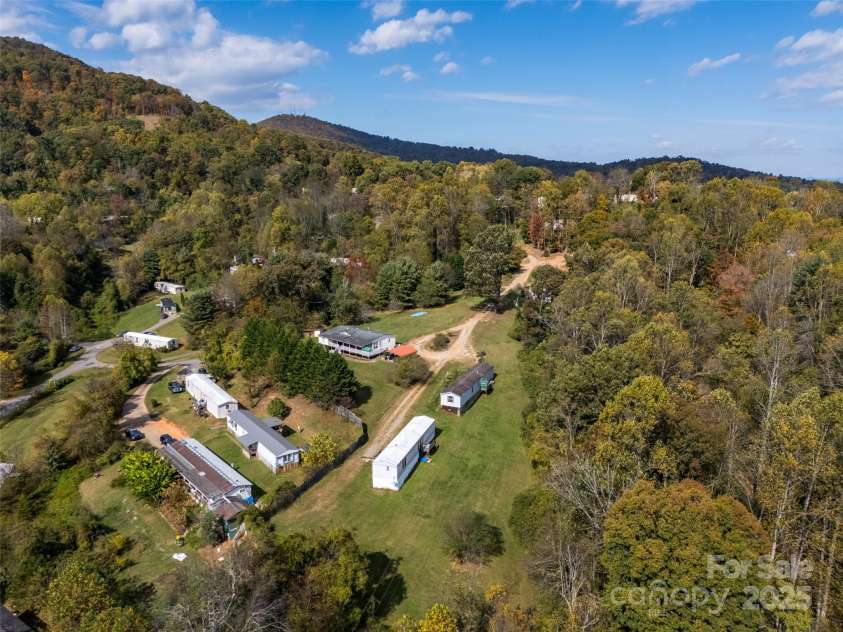 17 Hat Creek Drive, Asheville, NC 28806.  MLS# CAR4317652, YatesRealty ID 3906. 