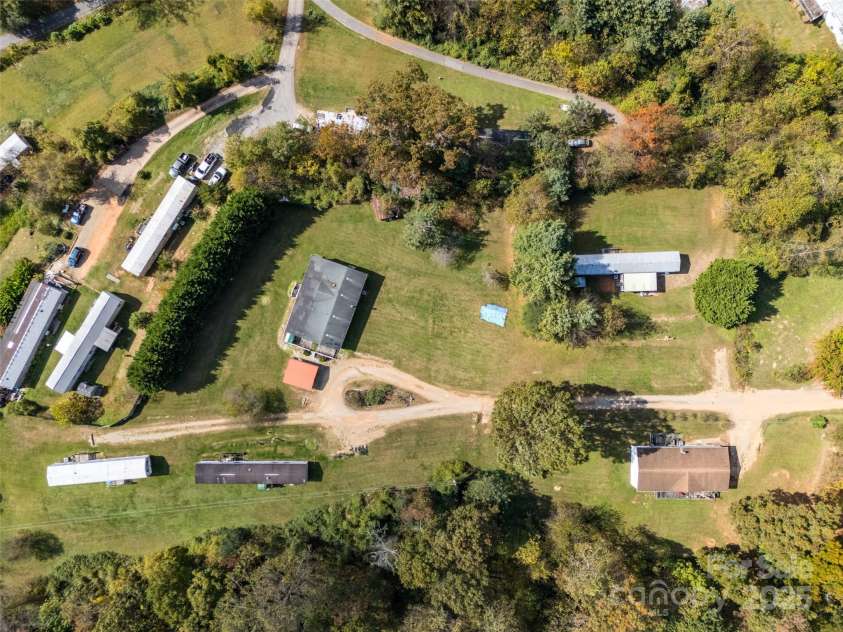 17 Hat Creek Drive, Asheville, NC 28806.  MLS# CAR4317652, YatesRealty ID 3906. 