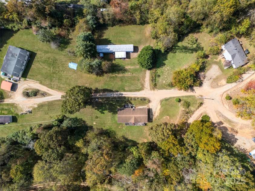 17 Hat Creek Drive, Asheville, NC 28806.  MLS# CAR4317652, YatesRealty ID 3906. 