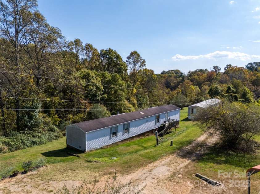 17 Hat Creek Drive, Asheville, NC 28806.  MLS# CAR4317652, YatesRealty ID 3906. 