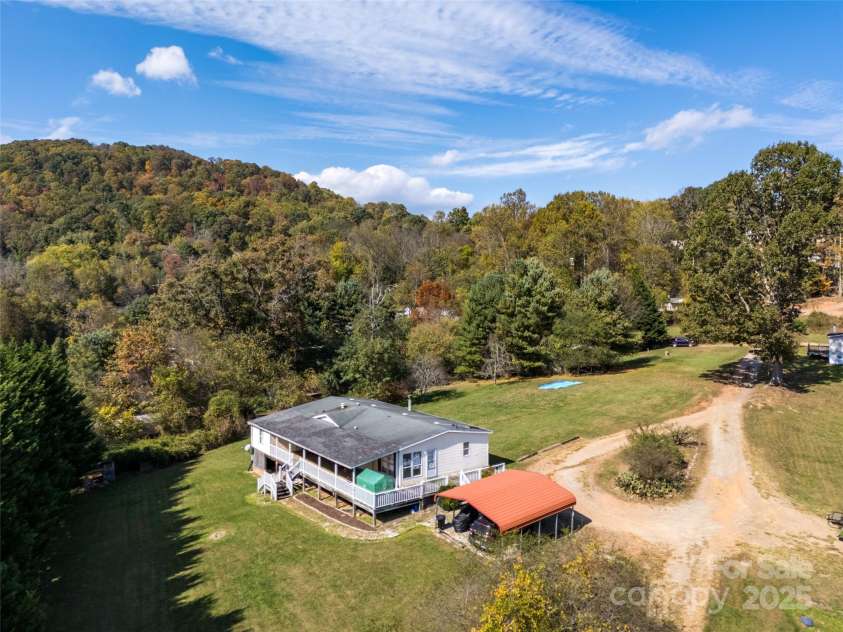 17 Hat Creek Drive, Asheville, NC 28806.  MLS# CAR4317652, YatesRealty ID 3906. 