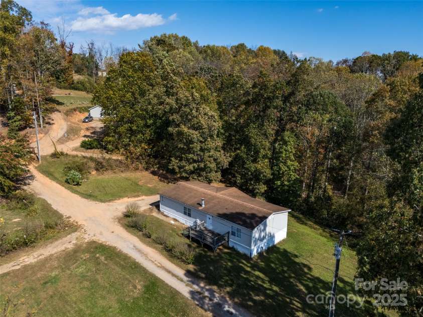 17 Hat Creek Drive, Asheville, NC 28806.  MLS# CAR4317652, YatesRealty ID 3906. 