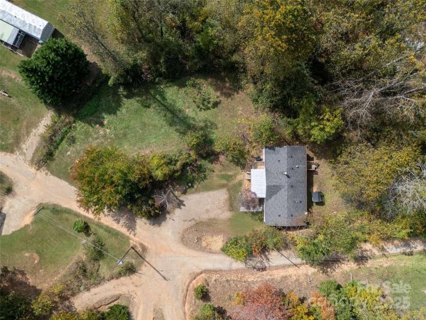 17 Hat Creek Drive, Asheville, NC 28806.  MLS# CAR4317652, YatesRealty ID 3906. 