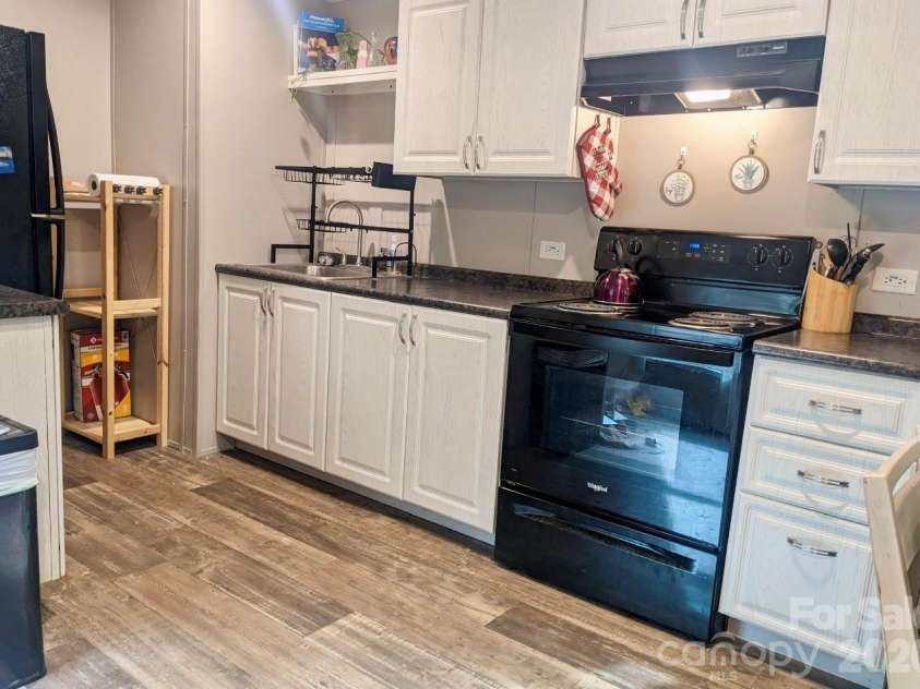 2828 Pine Street, Mount Airy, NC 27030.  MLS# CAR4331488, YatesRealty ID 3906. Kitchen