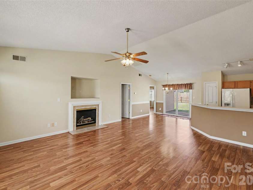 10439 Green Hedge Avenue, Charlotte, NC 28269.  MLS# CAR4403704, YatesRealty ID 39061. 