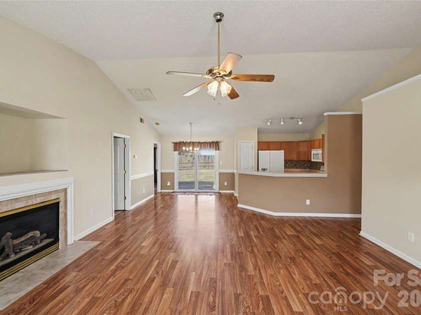 10439 Green Hedge Avenue, Charlotte, NC 28269.  MLS# CAR4403704, YatesRealty ID 39061. 