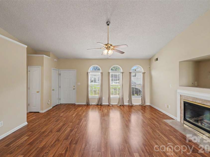 10439 Green Hedge Avenue, Charlotte, NC 28269.  MLS# CAR4403704, YatesRealty ID 39061. 