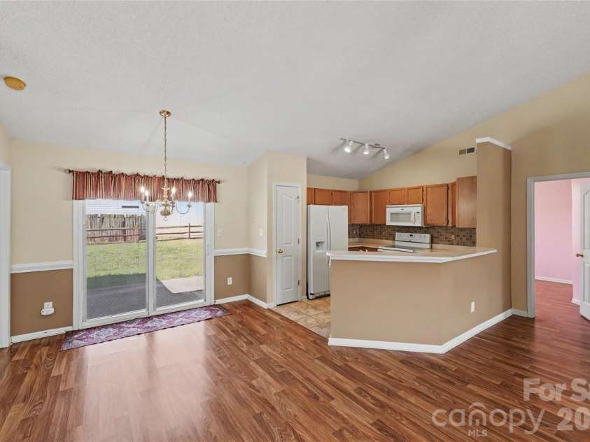 10439 Green Hedge Avenue, Charlotte, NC 28269.  MLS# CAR4403704, YatesRealty ID 39061. 