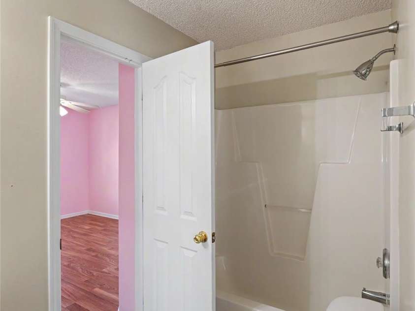 10439 Green Hedge Avenue, Charlotte, NC 28269.  MLS# CAR4403704, YatesRealty ID 39061. 