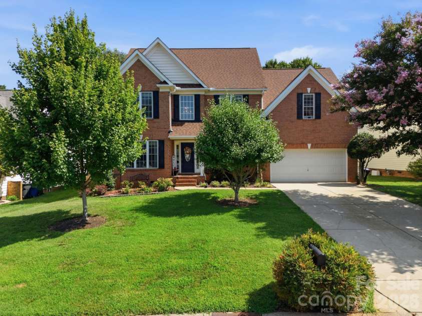 16914 Hampton Trace Road, Huntersville, NC 28078.  MLS# CAR4405129, YatesRealty ID 39062. Front of home