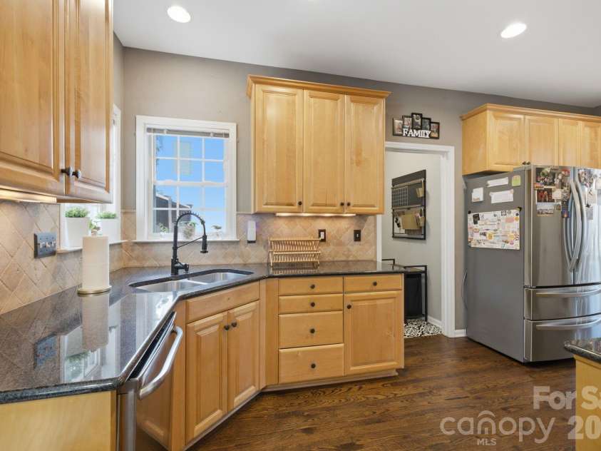 16914 Hampton Trace Road, Huntersville, NC 28078.  MLS# CAR4405129, YatesRealty ID 39062. Kitchen