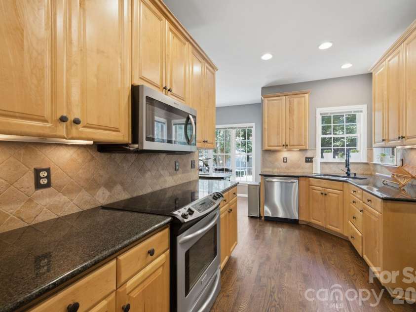 16914 Hampton Trace Road, Huntersville, NC 28078.  MLS# CAR4405129, YatesRealty ID 39062. Kitchen
