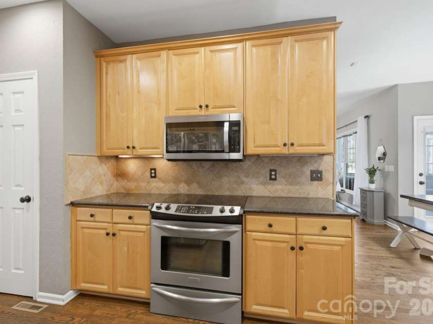 16914 Hampton Trace Road, Huntersville, NC 28078.  MLS# CAR4405129, YatesRealty ID 39062. Kitchen