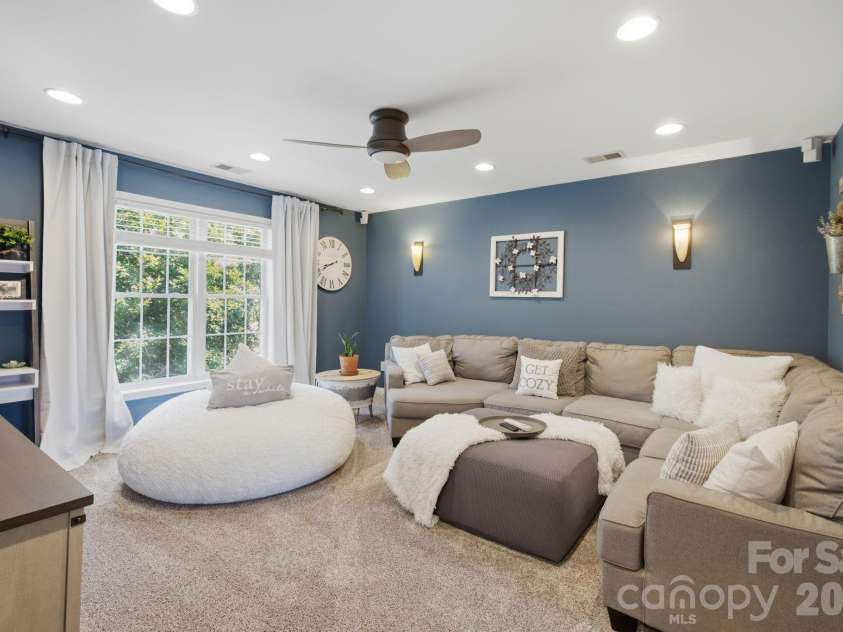 16914 Hampton Trace Road, Huntersville, NC 28078.  MLS# CAR4405129, YatesRealty ID 39062. Media/Flex/Bonus. Possible 4th bedroom