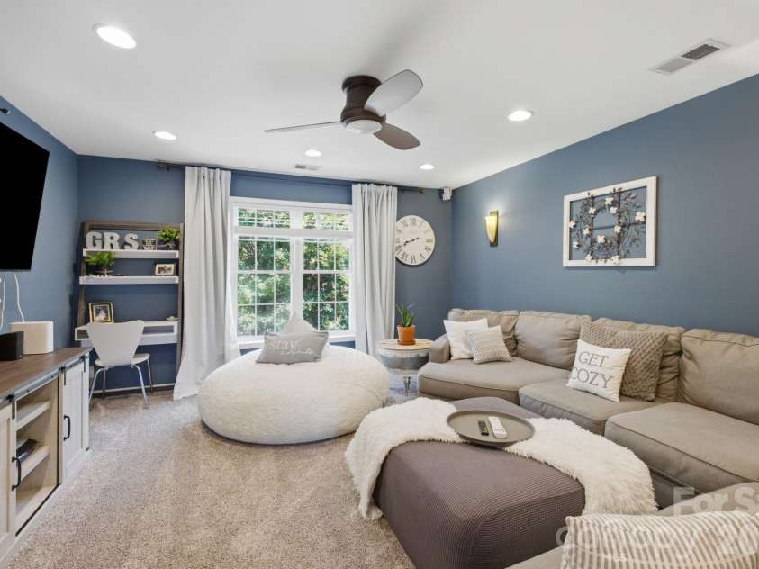 16914 Hampton Trace Road, Huntersville, NC 28078.  MLS# CAR4405129, YatesRealty ID 39062. Media/Flex/Bonus. Possible 4th bedroom