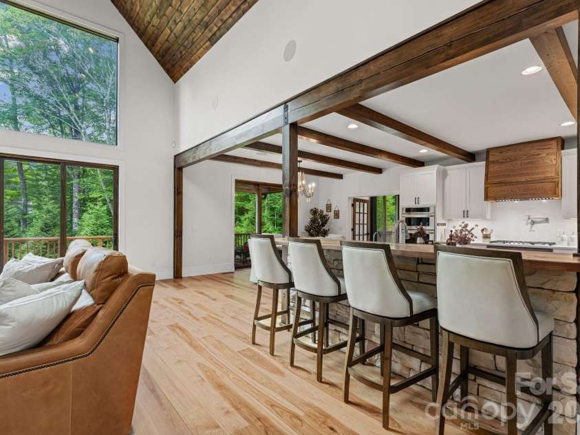 289 Linville River Drive, Linville, NC 28646.  MLS# CAR4405744, YatesRealty ID 39063. Bar seating