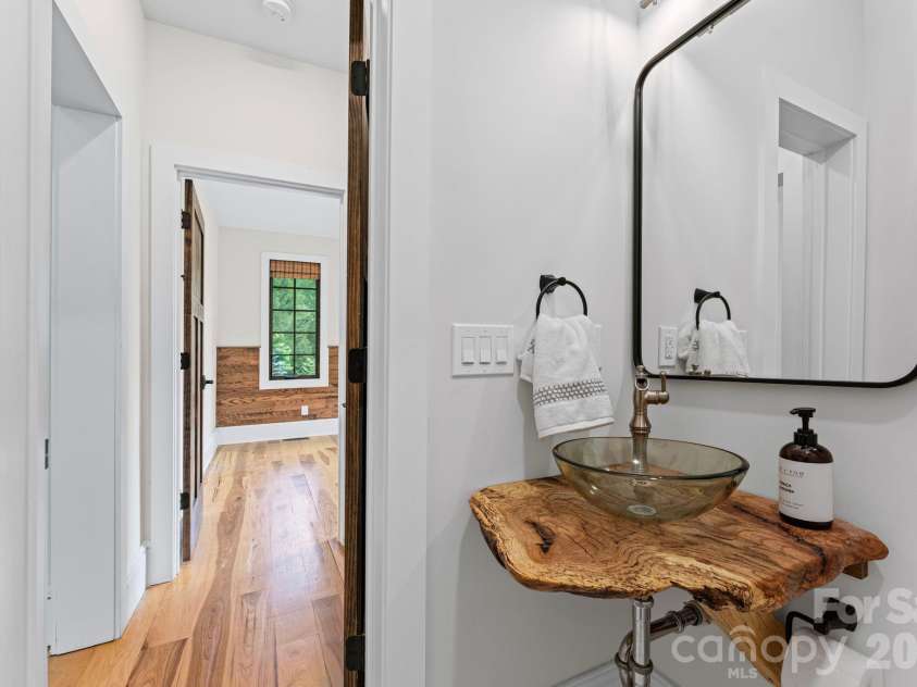 289 Linville River Drive, Linville, NC 28646.  MLS# CAR4405744, YatesRealty ID 39063. Guest bath